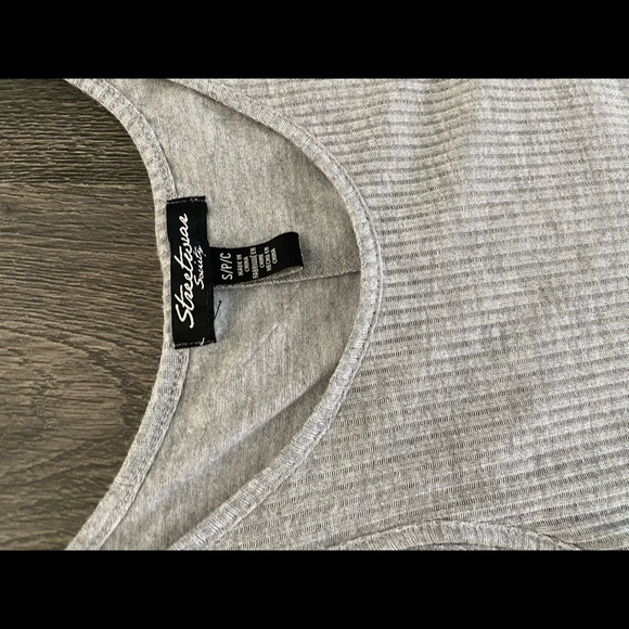 2 Dresses - Picture 4 of 5